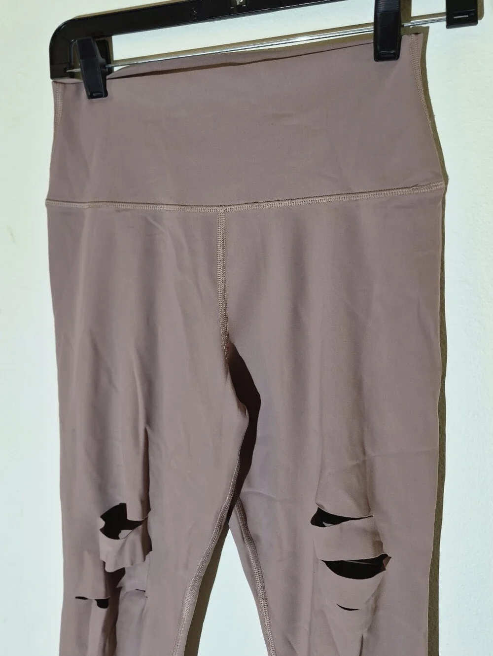 S) ALO Yoga Dusty Rose Ripped Warrior High Waist Full Length Leggings